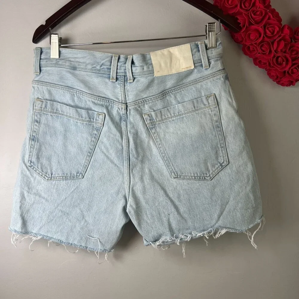 Zara Womens Mid Thigh Baggy Denim Short Sz 30US Light Wash Fray Hem